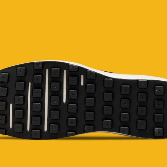 Nike WAFFLE One SE Casual Shoes Sneakers DD8014-700 - Picture 6 of 8